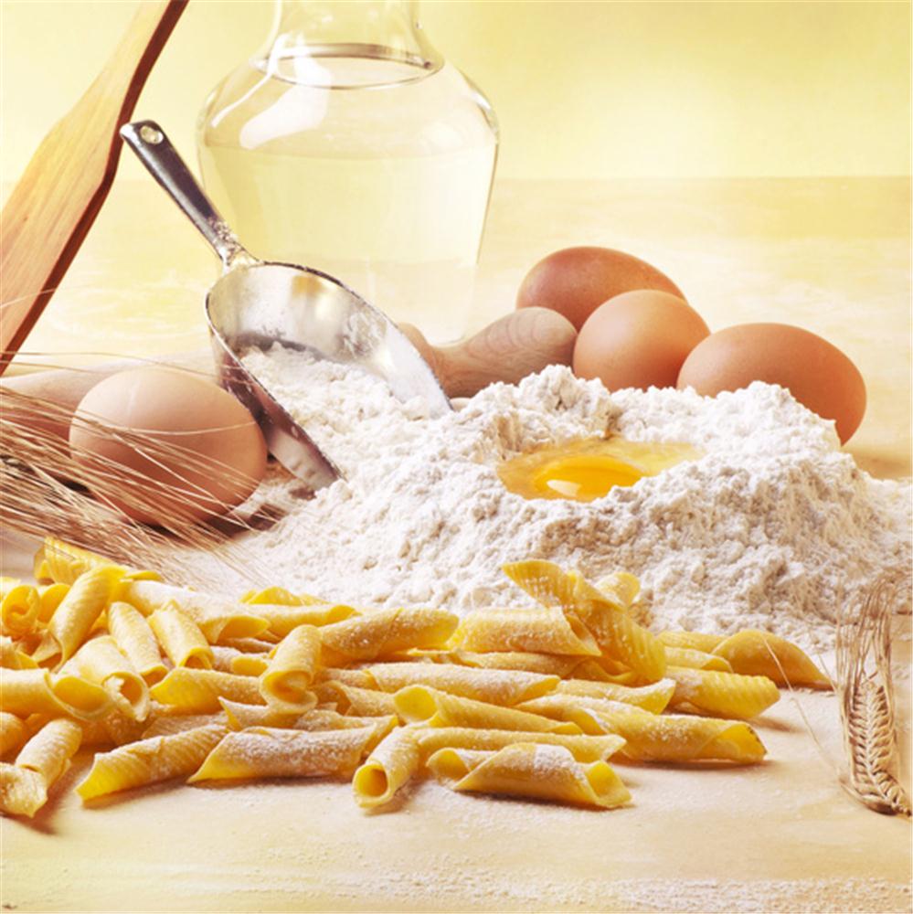 Faire des pâtes pasta maison - Tom Press